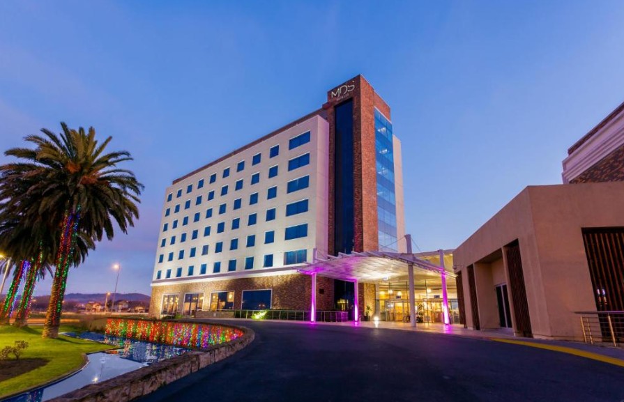 Sonesta Hotel Concepción con piscina temperada y servicios de spa
