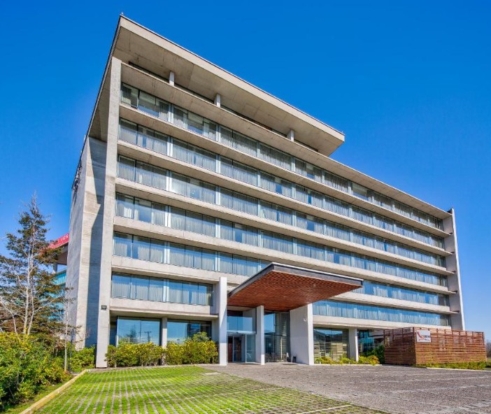 Wyndham Concepción Pettra, hotel moderno con piscina exterior